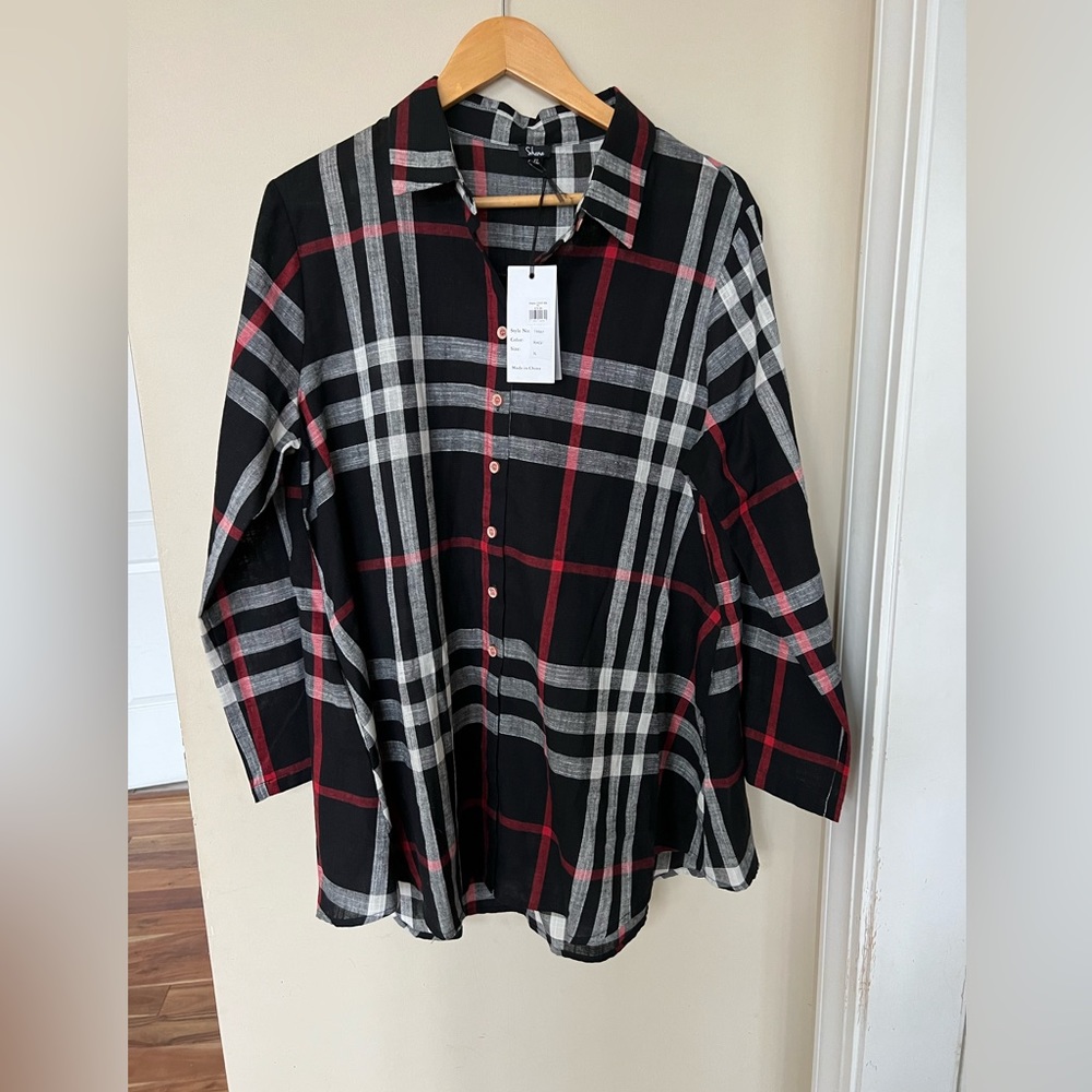 Shana 3/4 sleeves button down. NWT! Zipper back!